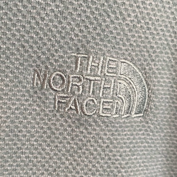 The North Face Men’s Quarter Zip - Picture 9 of 12